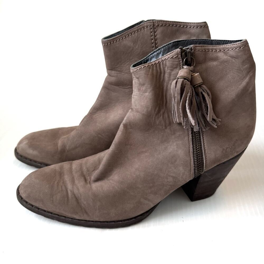 Stuart Weitzman western booties size 8.5 beige women’s boots **see note